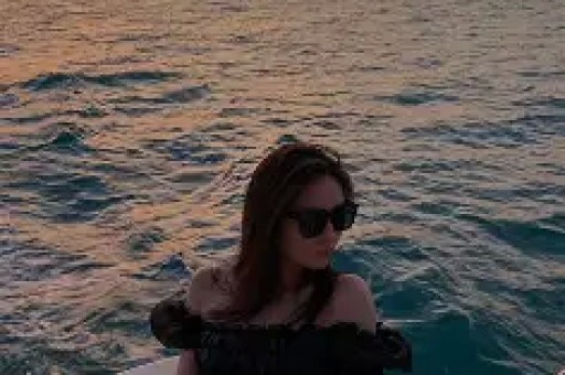 李嘉欣许晋亨合体看演唱会夫妻俩手牵手好甜55岁状态超好